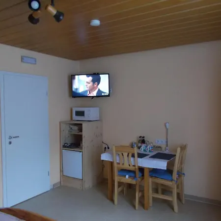Gaestehaus Am Reiterhof Mutschler بيت ضيافة 4*